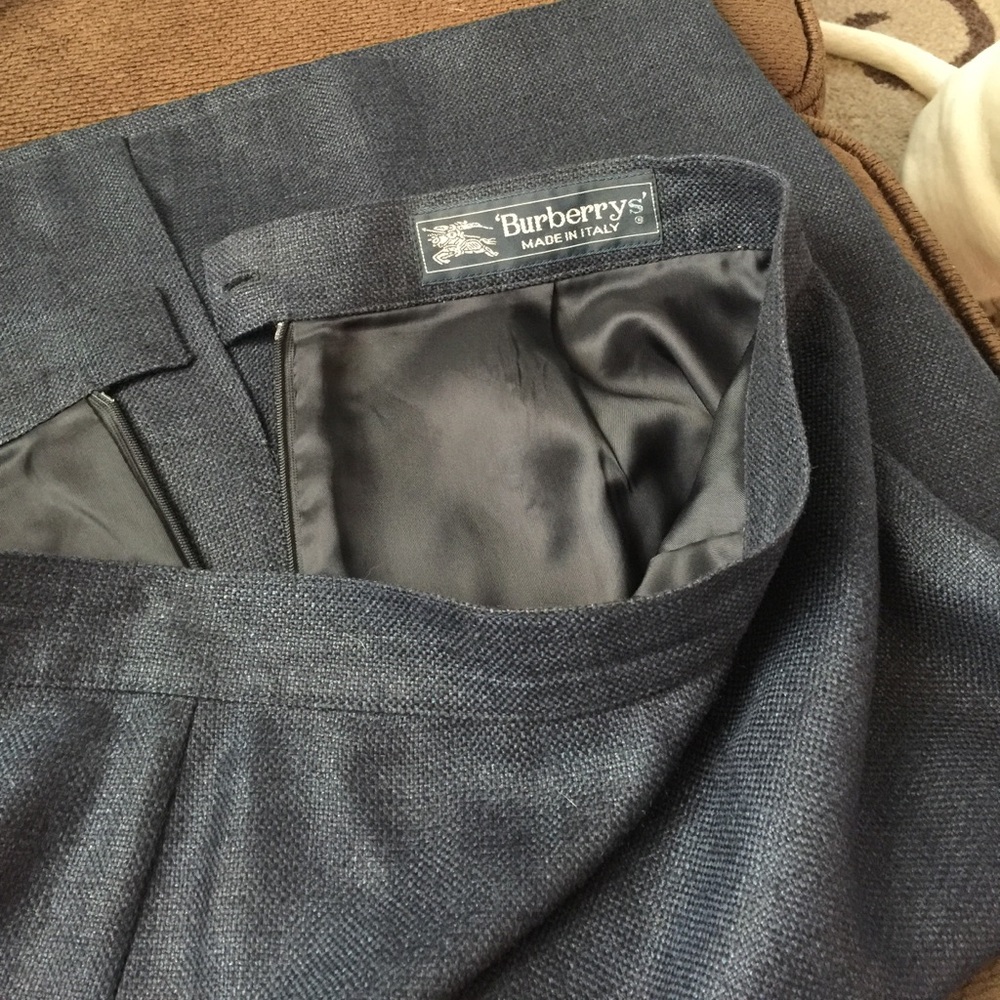 Burberry’s Pencil cut skirt NOT Burberry of London